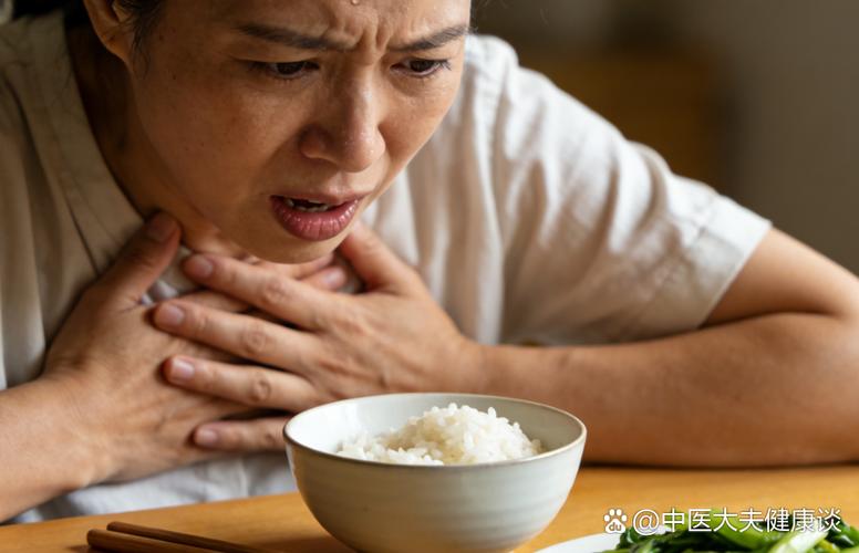 吃饭食物在胸口下去慢