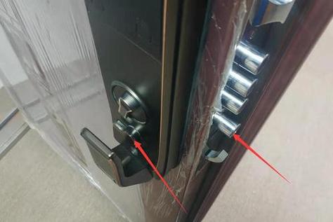 门反锁了外面能用钥匙打开吗