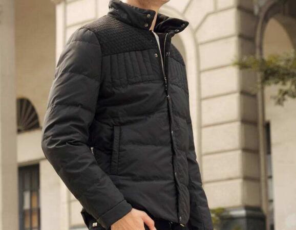 羽绒服表面静电吸灰