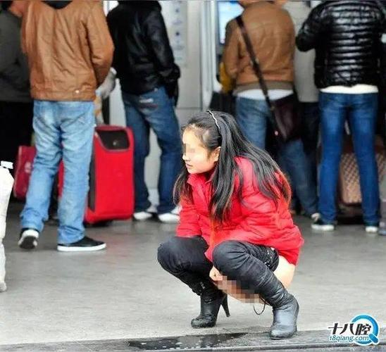 故意拉大便不脱裤子