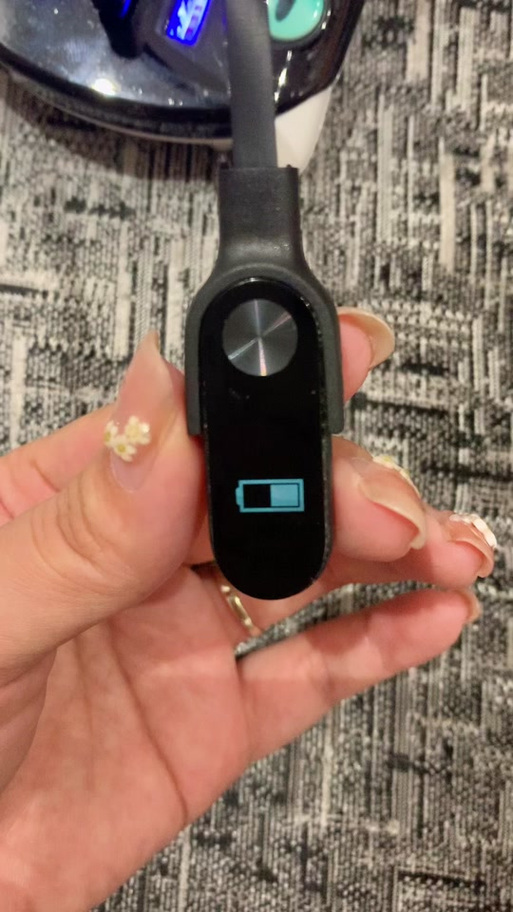 小米手环充电一直震动