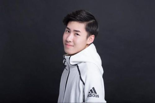 黄威的个人简介