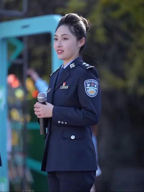 一大秒人女警