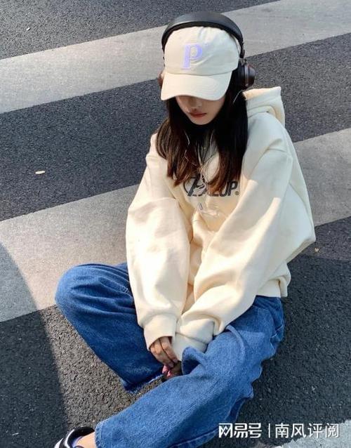 卫衣什么颜色比较好看