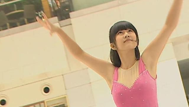 严莉莉泳装照