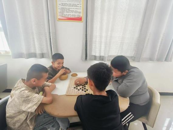 真人五子棋怎么玩