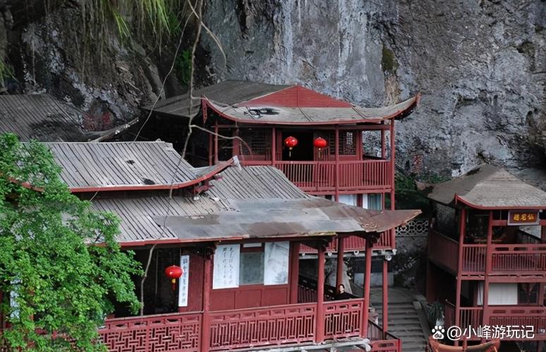 小镇小峰阁楼
