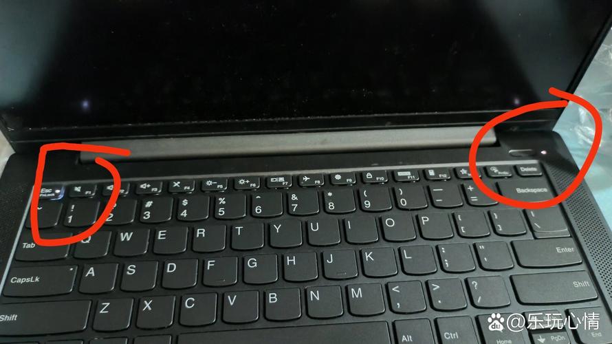 surface黑屏键盘灯亮