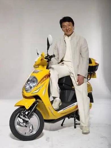 成龙劲隆摩托广告
