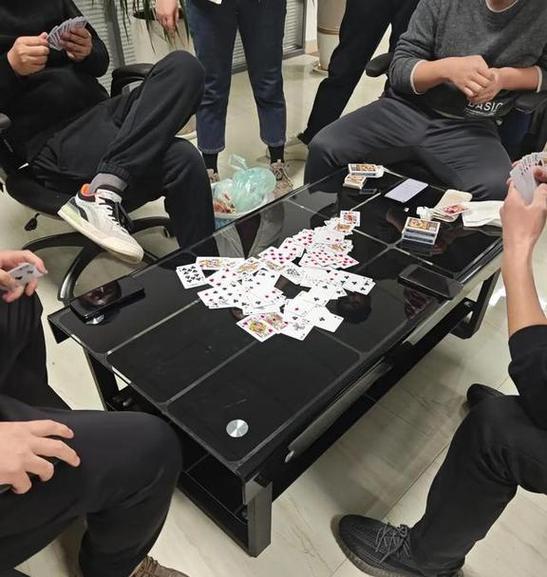 每个人摸五张牌叫什么截图3