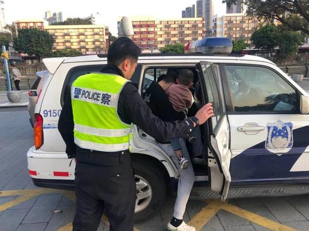 警车出动抓小偷