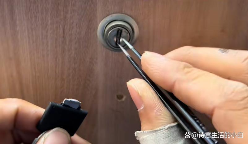 钥匙断在锁里怎么取出来十字锁截图3