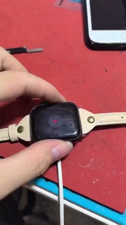 iwatch充了半天只有红色闪电