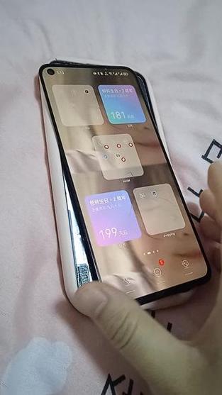 手机成两半了但是还能用