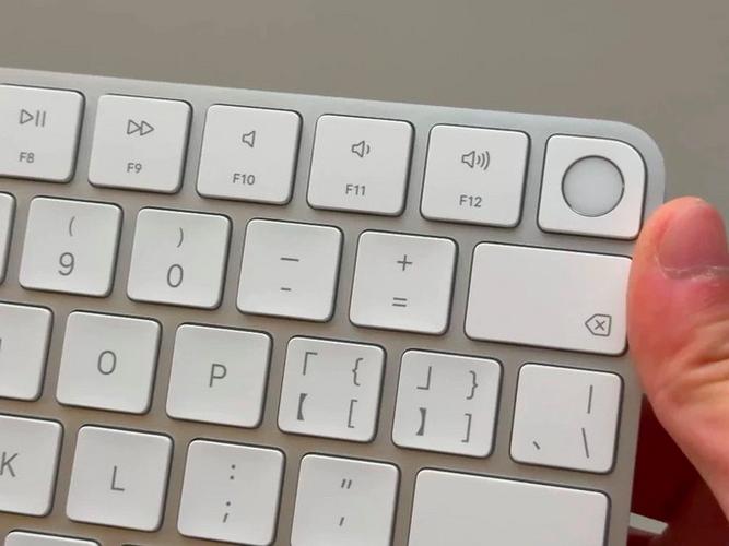 macpro开机黑屏 键盘亮