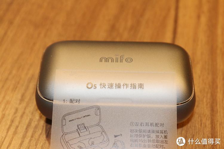 在白色盒子里装的蓝牙耳机怎么用