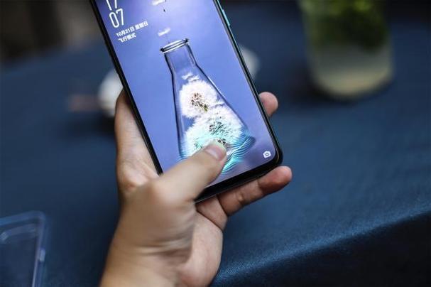 oppor15也有光感屏幕指纹吗