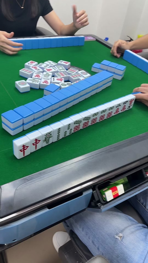 正在打麻将的真实照片