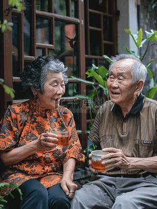 中年人聊天