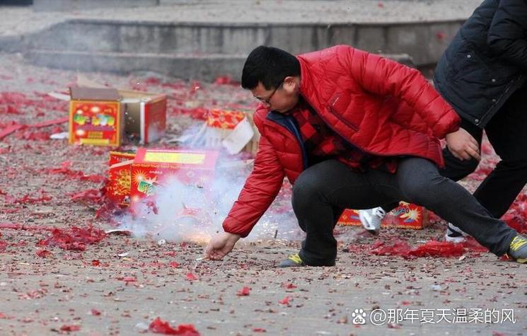 鞭炮炸房子视频