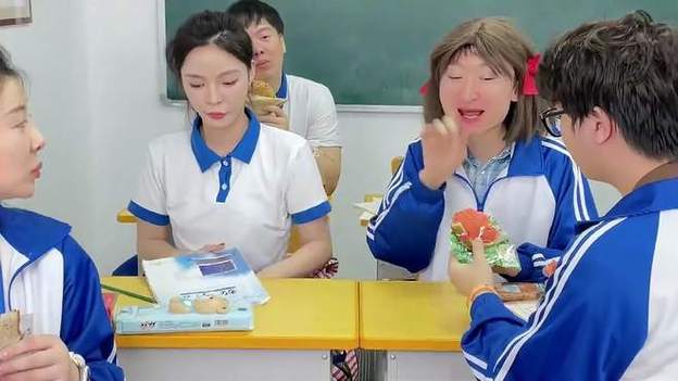 叮叮和爱丽丝校园日常生活