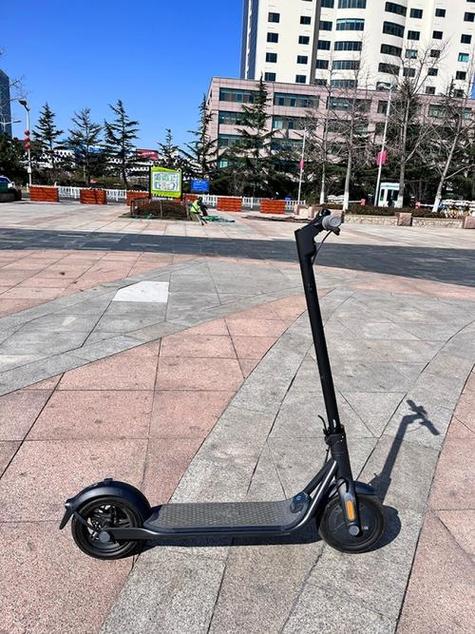 九号滑板车怎么折叠起来