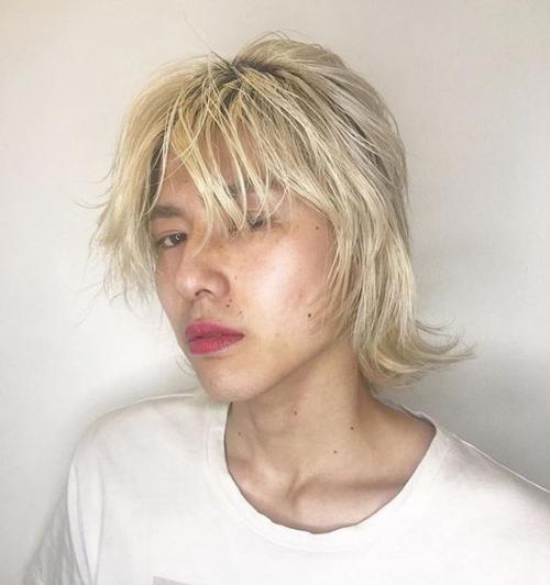 黄头发会显得人没精神吗