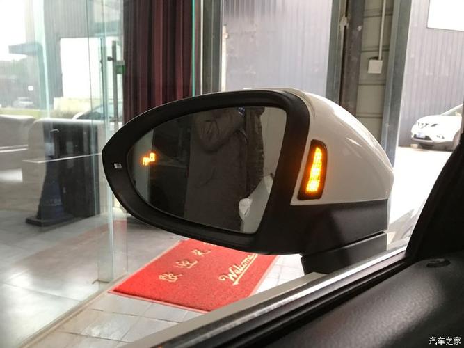 后视镜变道辅助灯
