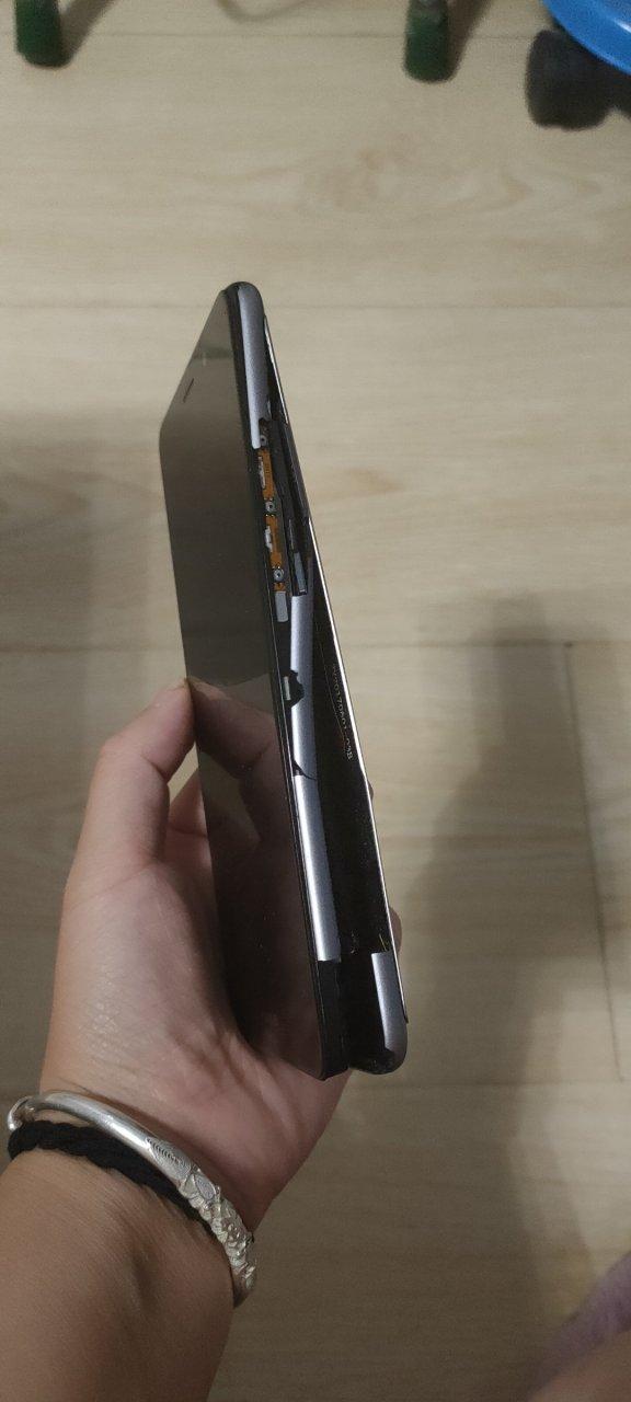 华为手机鼓包屏幕边缘裂开