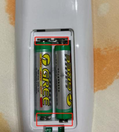 美的空调遥控器怎样更换电池
