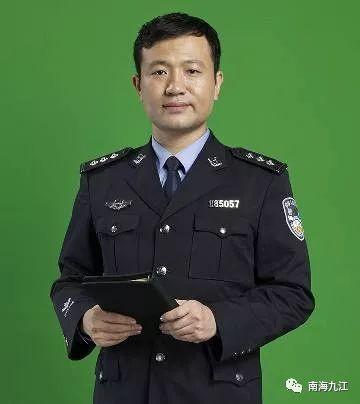公安的绿色制服