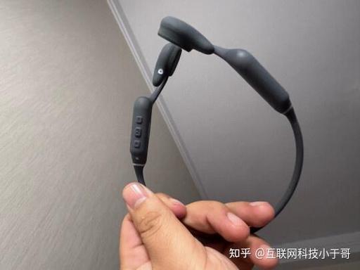 带无线蓝牙耳机对身体好不好