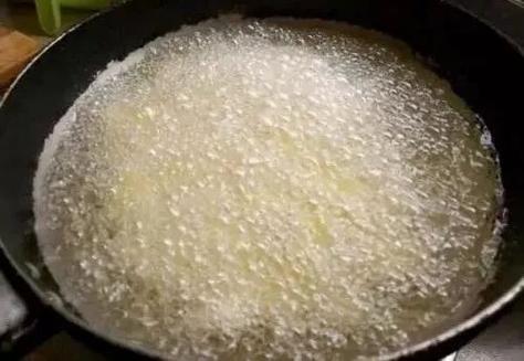 热油遇水为什么会飞溅