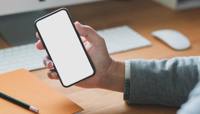 梦见手机成两半了预示着什么