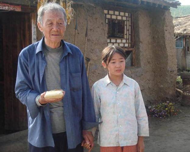 一个爷爷带个孙女的电视剧