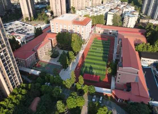 个人简介300字大学生