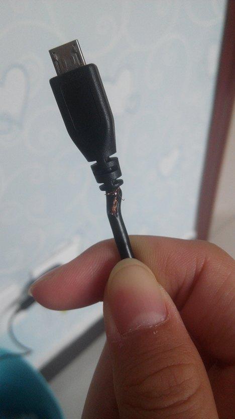 手机充电器外皮破了还能用吗图标