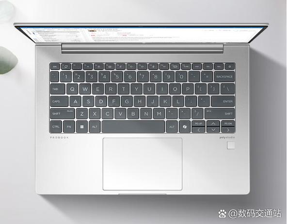电脑键盘q键按一下出现一串