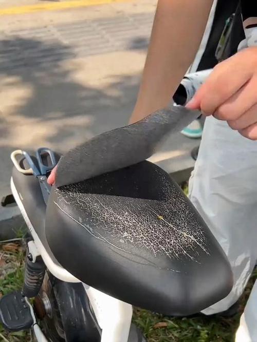 电瓶车坐垫皮破了怎么办