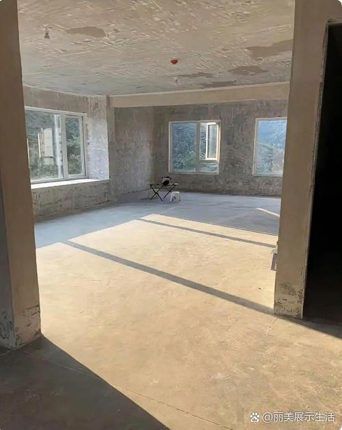 住的房间常年没有阳光