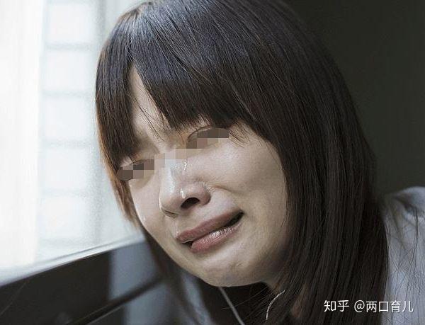 25岁女儿仇恨父母咋办