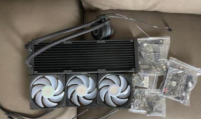 水冷风扇往里吹还是往外吹