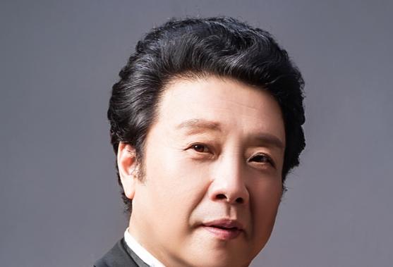 男低音唱歌好听吗