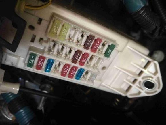 08年皇冠点烟器保险丝在哪里