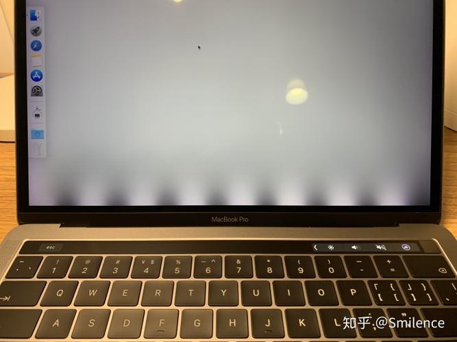电脑屏幕中间出现一条黑线截图3