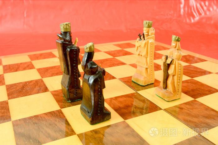 国际象棋可以有两个王后吗