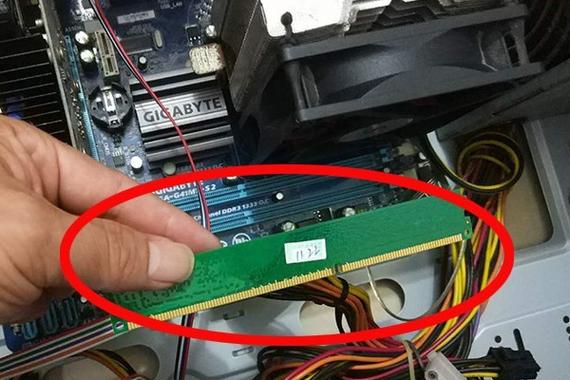 电脑开机无视频输入