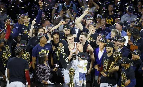 nba总冠军奖杯要归还吗