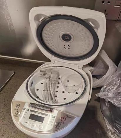 美菱电饭煲盖拆装图