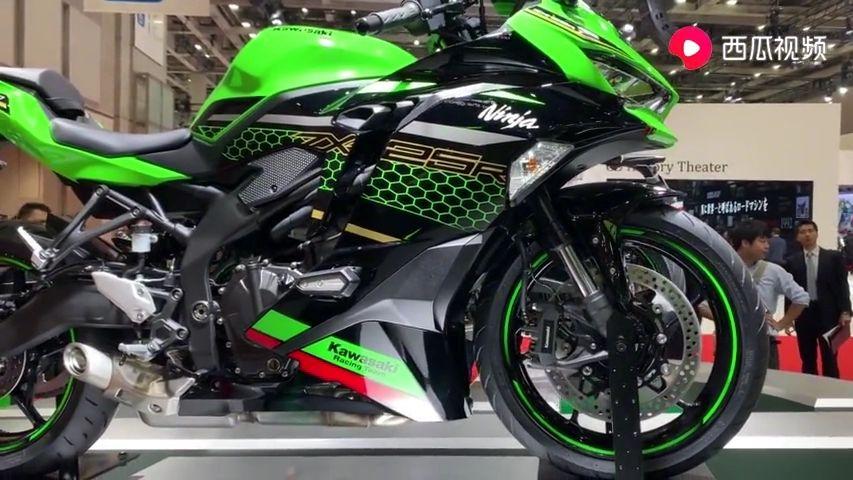 川崎小怪兽摩托车